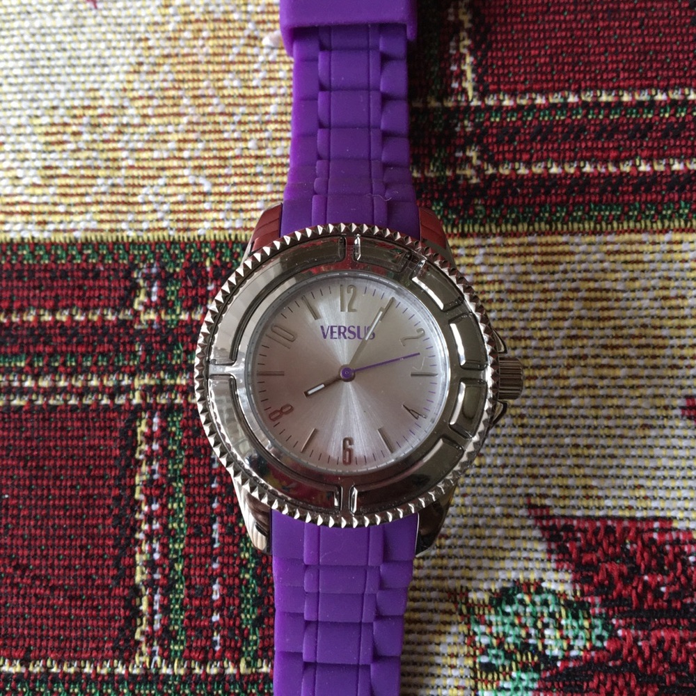 VERSUS VERSACE NWOT AUTHENTIC TOKYO RUBBER PURPLE STRAP & SILVER DESIGN WATCH